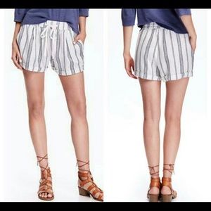 💫 Old Navy Gray and White Striped Shorts